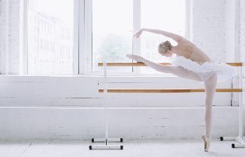 Ballet_leg-on-barre-in-abd_high-res_shutterstock-350x250